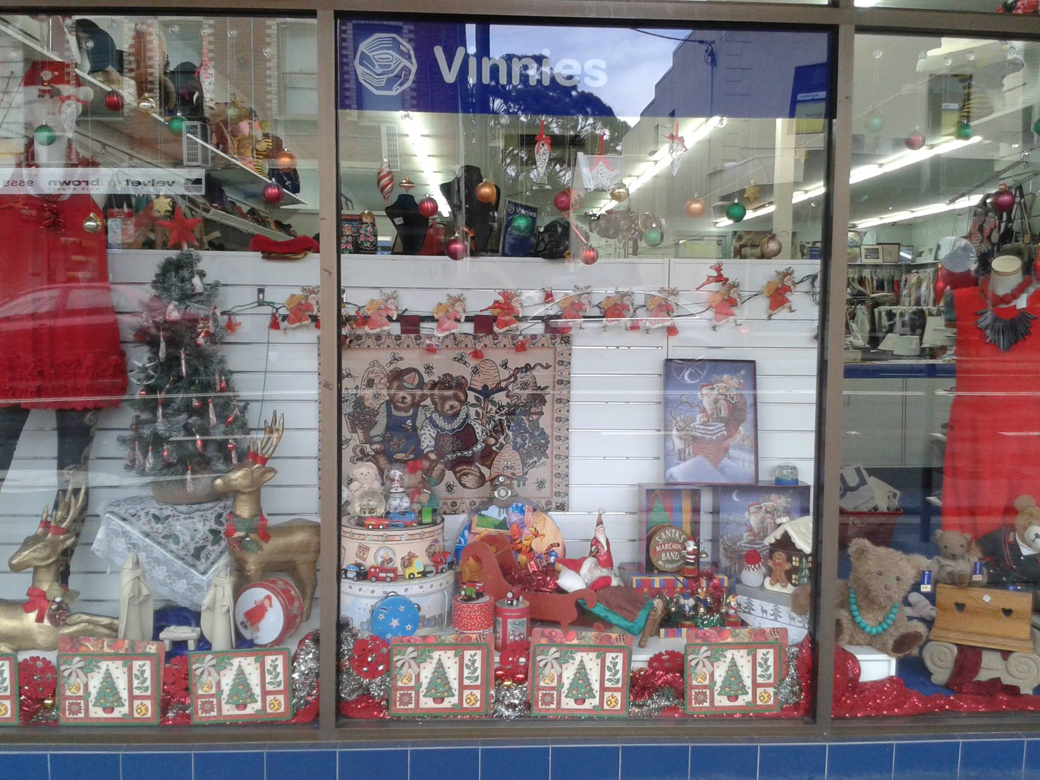 Special Vinnies Christmas Window Rozelle 2014.jpg